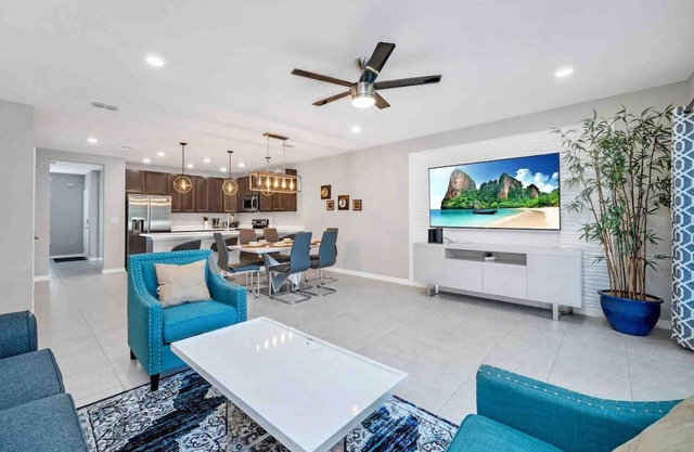 Super Boho Chic Stylish Blend Near Disney