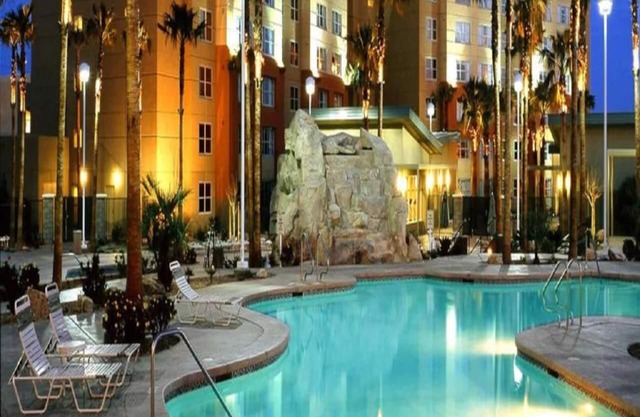 Super Bowl Week in Las Vegas... 2-bedroom sleeps 8 to 12!