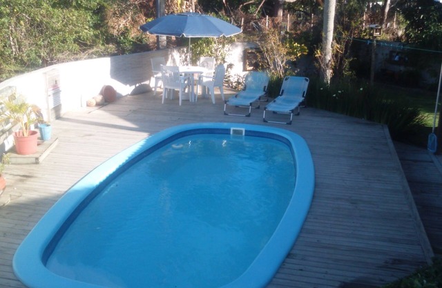 super cómodo casa, piscina, barbacoa, escisiones, televisión por cable, internet.