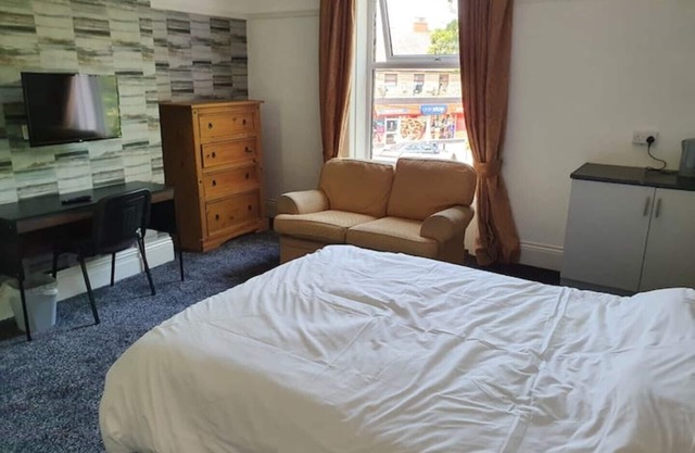 Super Sized Family Room +ensuite