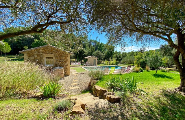 Rincón del paraíso rodeado de naturaleza piscina privada cerca de UZES