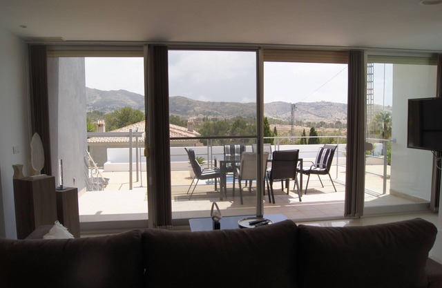 Magnífica villa moderna de Alicante con piscina cubierta climatizada