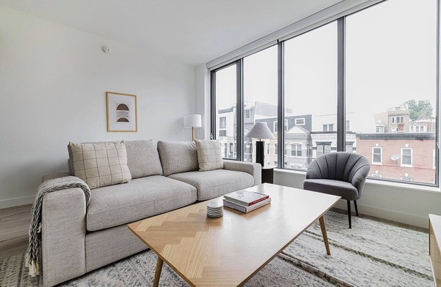 Superb NoMa 1BR w/ Pool, Gym, EV Charging & Rooftop