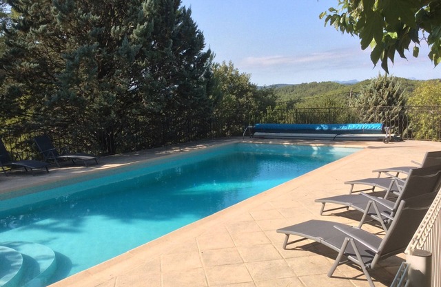 Magnífica villa cerrada con impresionantes vistas y piscina climatizada
