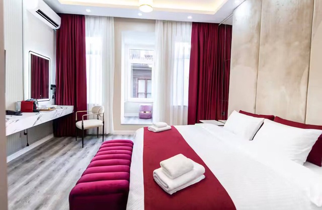 Superior Comfort King Room