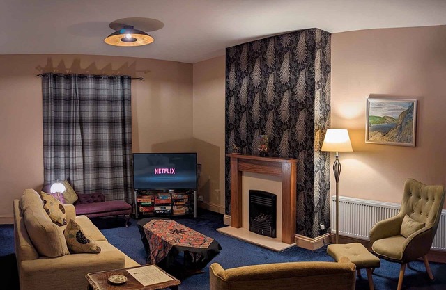 Superking beds, spacious and comfortable first floor apartment near town centre