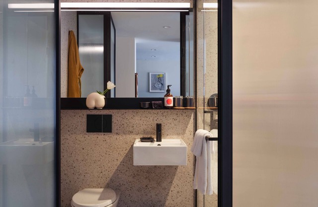 Supreme Queen Room at Penny Williamsburg, Pet-friendly Property