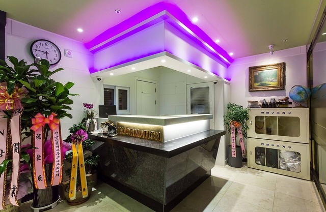 Suwon Station BIZ Hotel