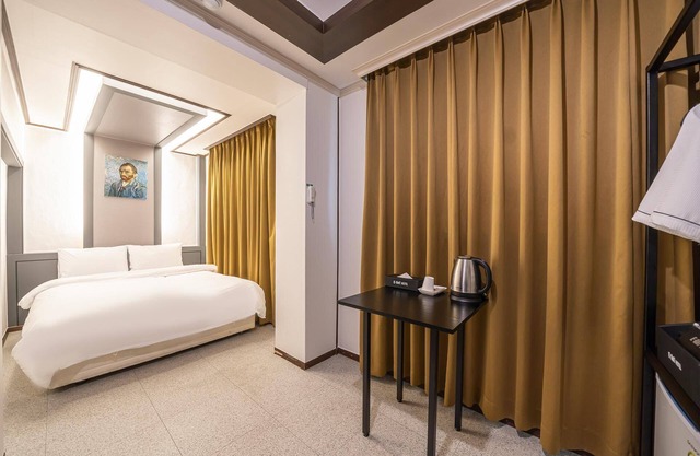 Suwon Station E-got Hotel