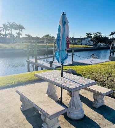 SW Gulf Access Boaters Paradise Pool Retreat
