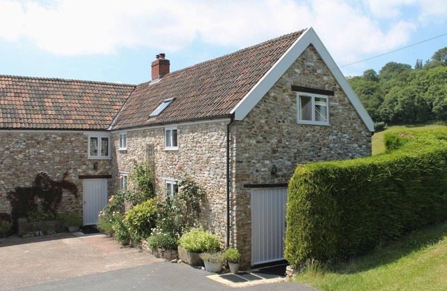 Casa de golondrinas, HONITON