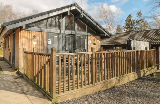 SWAN LODGE, pet friendly, character holiday cottage in Otterburn