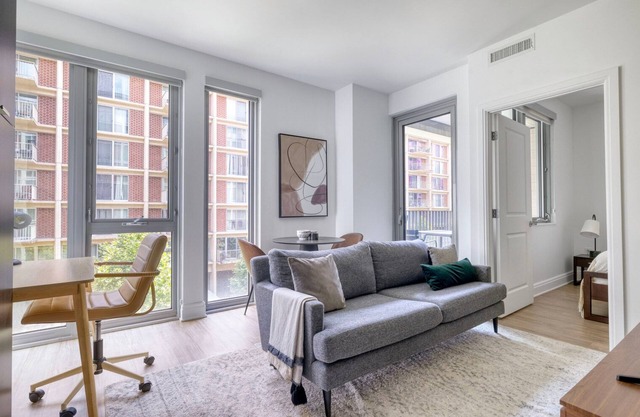 Sweet SW Waterfront 1BR w/ Gym & Roof Pool, nr Train, by Blueground