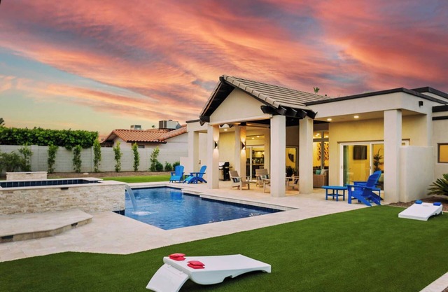 Pool High-end Luxury Putting Green Hot Tub