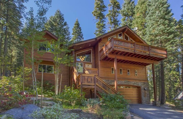 Tahoe Treehouse: 5 BR / 3. 5 BA cinco habitaciones en Homewood, para 12 personas