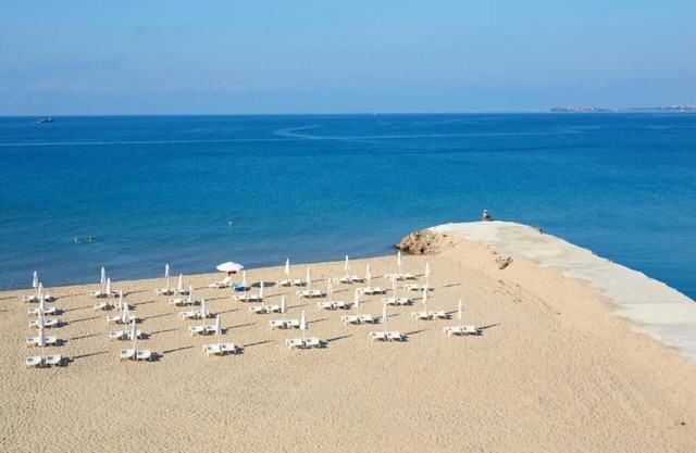 Taliana beach hotel apartment first line