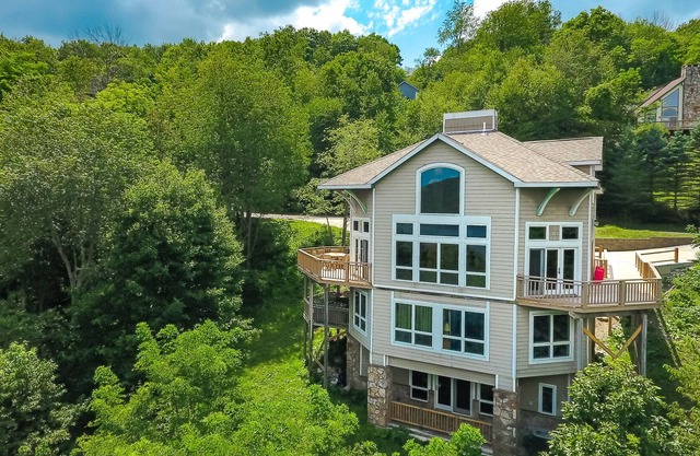 Tall Castle- Lake Access Home w / Great Community Perks
