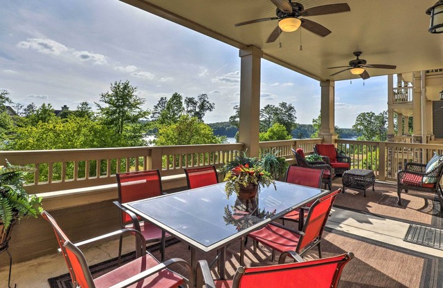 ¡NUEVO! Talladega Area Condo w / Lake Views & Pool!