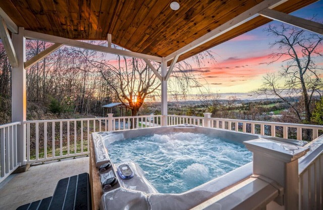 Tami's Dream: 3BR w/Hot Tub + Grill + Games | Great Location!