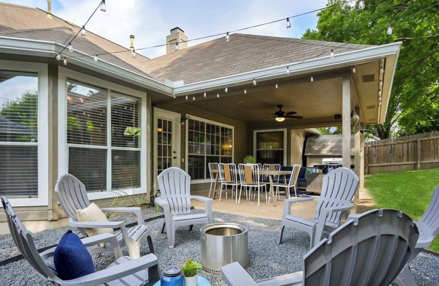 'Tara Sue'- Pet-Friendly 3BR Home! Game Room | Desk Space | Smokeless Fire Pit!