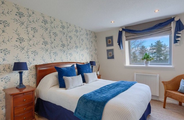 Tasteful top floor apartment next to Gleneagles