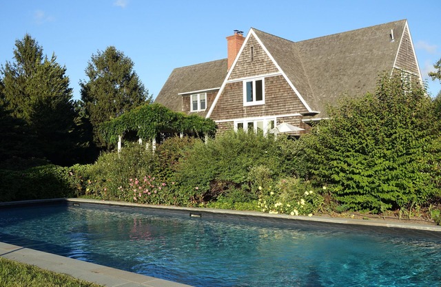 Retiro familiar decorado con buen gusto y exuberante paisaje con piscina de 60 '