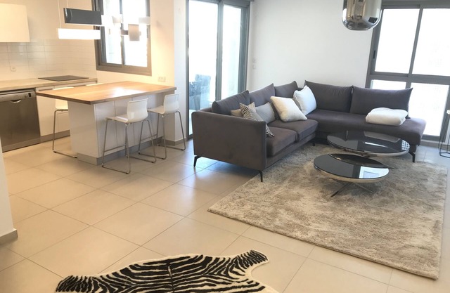Tel Aviv Moderno y espacioso apartamento de lujo de 3 dormitorios en un buen aria cerca del lago