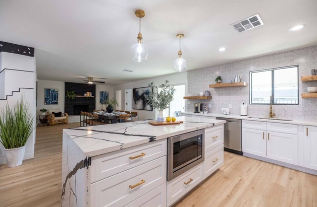 Tempe Wesleyan 4 Bedroom Home by RedAwning