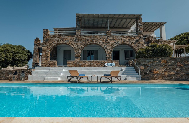 TERRA retiro en Paros, con piscina privada, vistas al mar, cerca de playas de arena