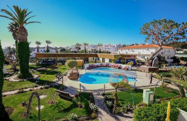 Terrace Room in Praia da Oura! Beach at your doorstep, Parking | 4 Units