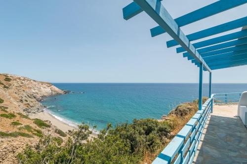 Thalassopetra in Agia Kyriaki