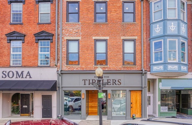 The Addison- Luxury Townhome w/ Rooftop Patio