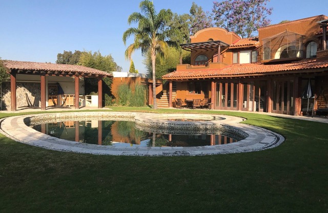 La Casa de Adobe está cerca de Tepoztlán (10 km) y de Cuernavaca (10 km)