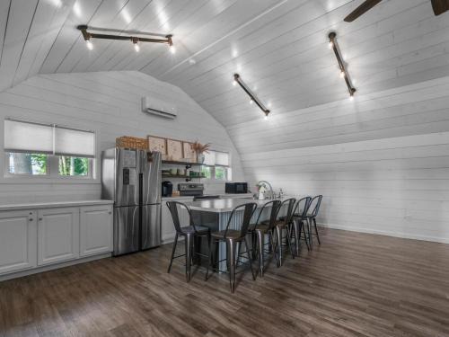 The Barn at Sharp Run-Modern Barn in the heart of Amish Country