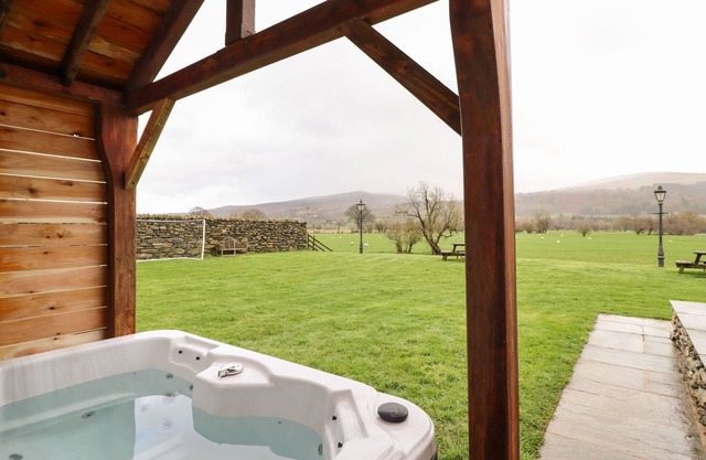 THE BARN, admite mascotas, con bañera de hidromasaje en Corwen, Ref 942902