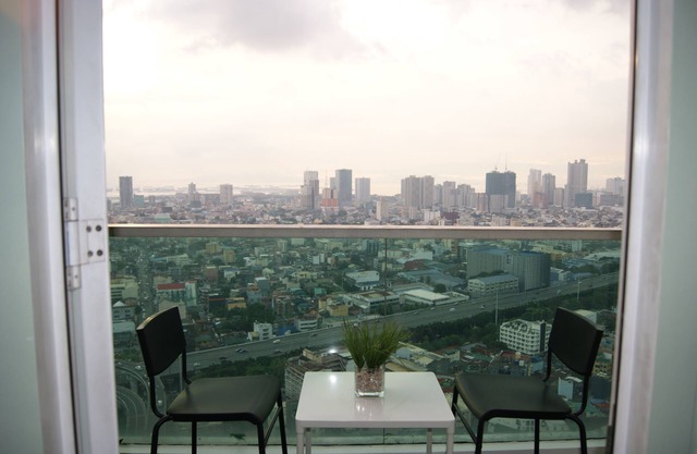 The Beacon Makati by mvmtransient