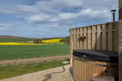 The Blacksmiths Shop Cottage - Sleeps 2 - Hot Tub