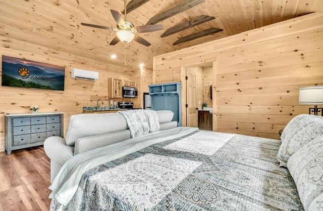The Bungalow At Greenbriar Creek -Pickleball Court, Creek, WIFI, Mountain Views, Starting at 79"