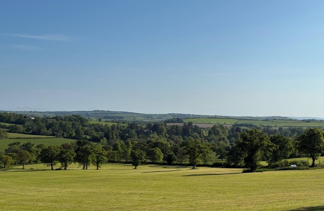 The Bus On The Hill Stay in total peace in Devon, home of 2 moors and 2 shores