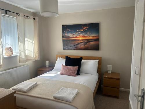 The Canal House Summer Getaway City Centre Cardiff Bay with Parking