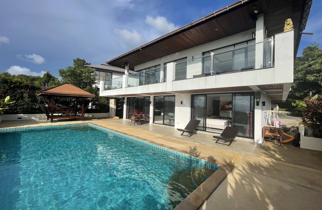 The Carma | Elegante villa con piscina al atardecer para un máximo de 8 personas