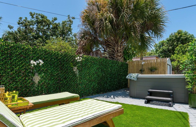 The Charming Breezeway Villa with Hot Tub! 10 Min to The Beach!