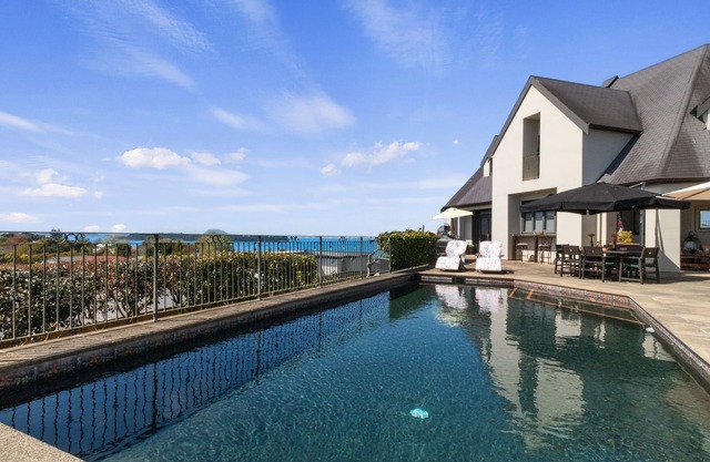 The Chateau Grande – Exclusive Couples Retreat