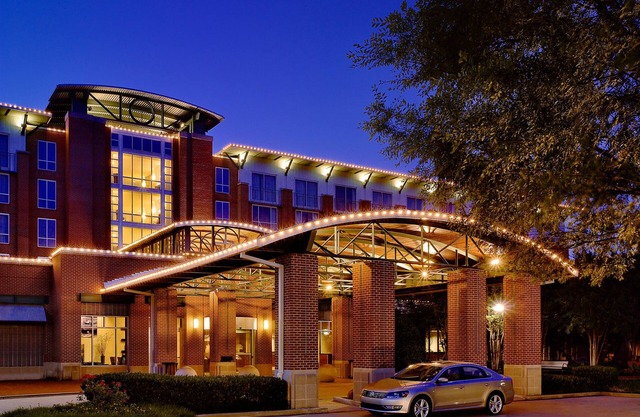 The Chattanoogan Hotel, Curio Collection by Hilton