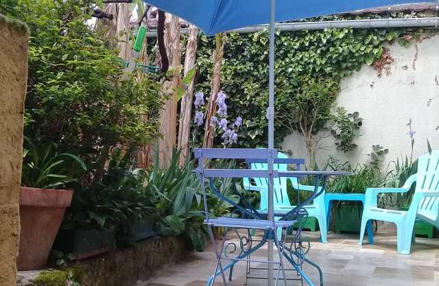 GITE renovado encanto del sol Wifi internet + patio cerca de CHATEAUX y pueblos MEDIEVALES
