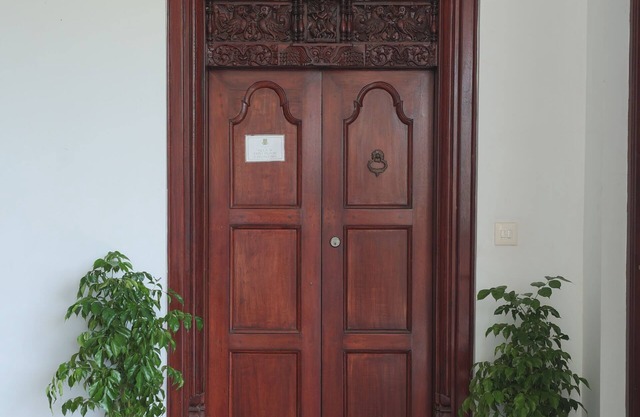 The Colonial Courtyard