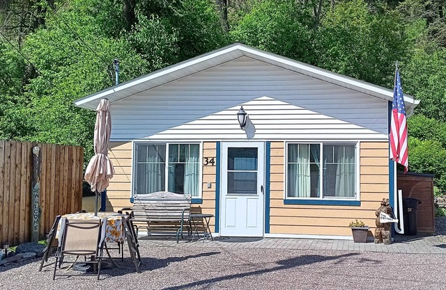 The Cottage ... Puerta de entrada al Glacier Park, a pie del lago Flathead
