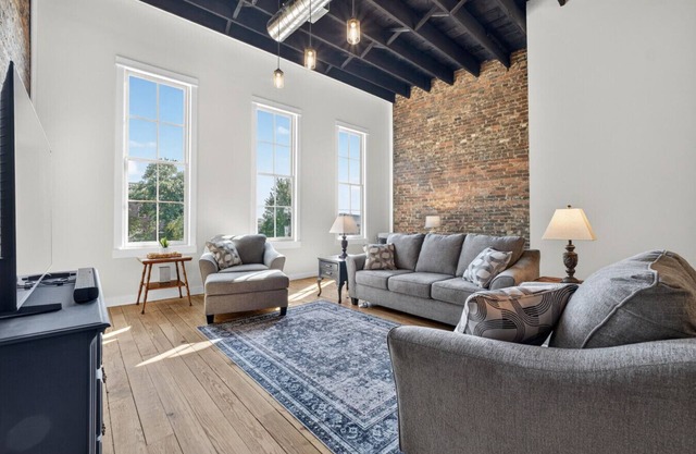 The Courthouse Loft | DWTN LXRY LOFT