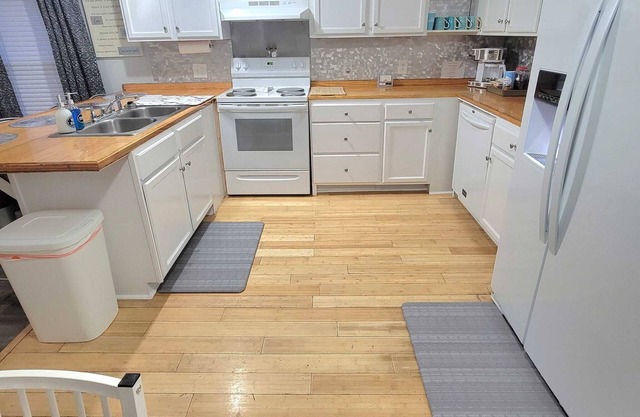 -The Cozy Casa- 2 min drive from Exit 53 in Walterboro. Clean & Stylish!
