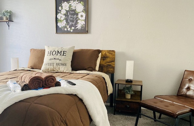 The Cozy Ft Worth Inn - Near: DT Stockyards Airport